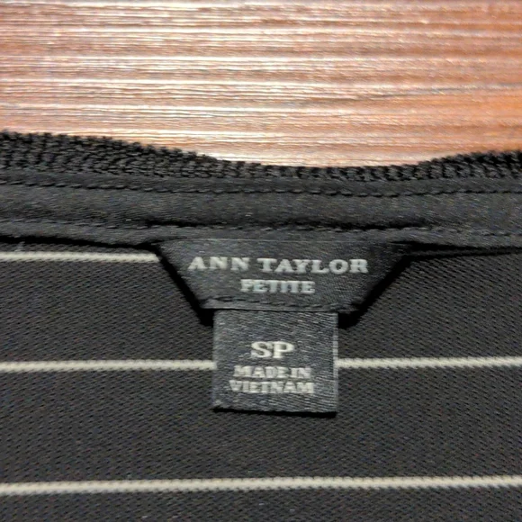 Ann Taylor Black and White Top size SP - Picture 2 of 5